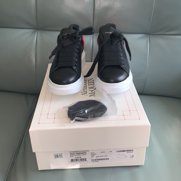 Alexander McQueen  Oversize Colorblock Sneaker BLACK/ DARK CORAL - Picture 9 of 15
